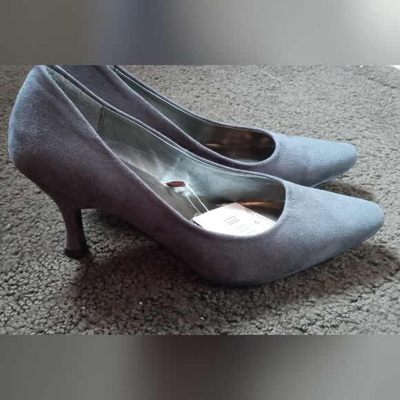 NWT George Gray Suede Heels - Picture 1 of 6